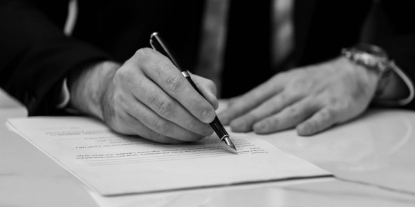 Constitución de Sociedades Deltebre · Elaboración de Contratos Mercantiles